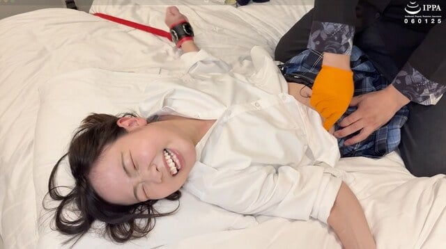 「【くすぐり】制服姿のかりなちゃんをくすぐりほぐしで大暴れさせる！」わかしラボWAKA-083谷田かりな（2）