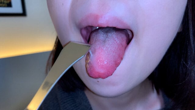 香椎佳穂の濃厚淫美な舌磨き - 1